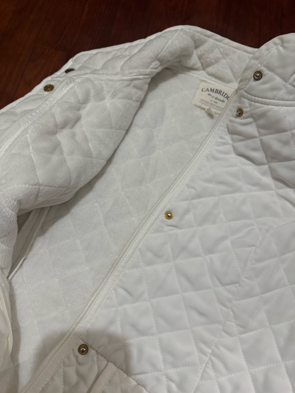 Cambridge Dry Goods White Quilted Sleeveless Vest - Picture 4 of 13